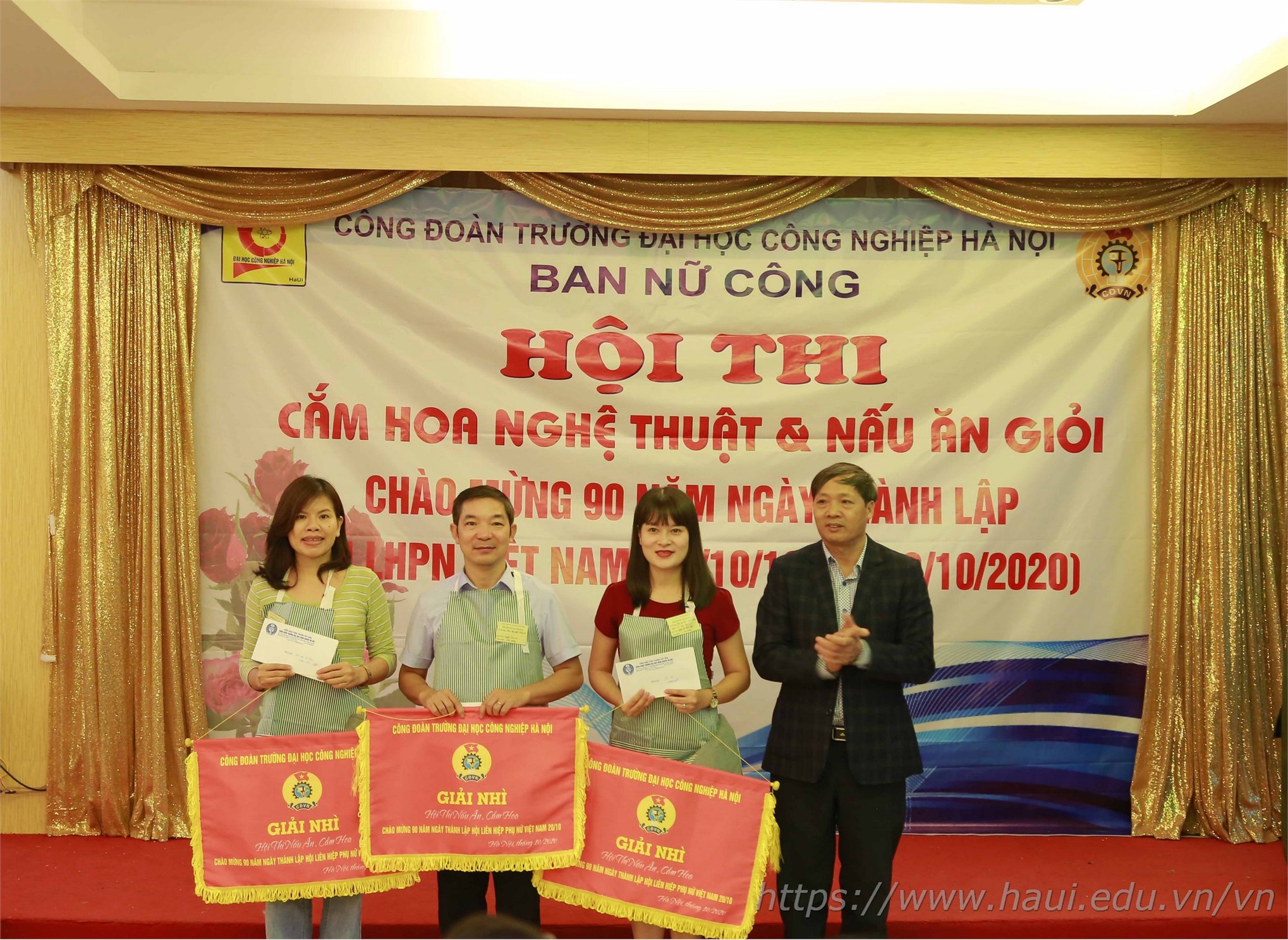 Khoa Lý luận Chính trị - Pháp luật dành “GIẢI NHÌ” hội thi nấu ăn, cắm hoa chào mừng ngày Phụ nữ Việt Nam 20-10