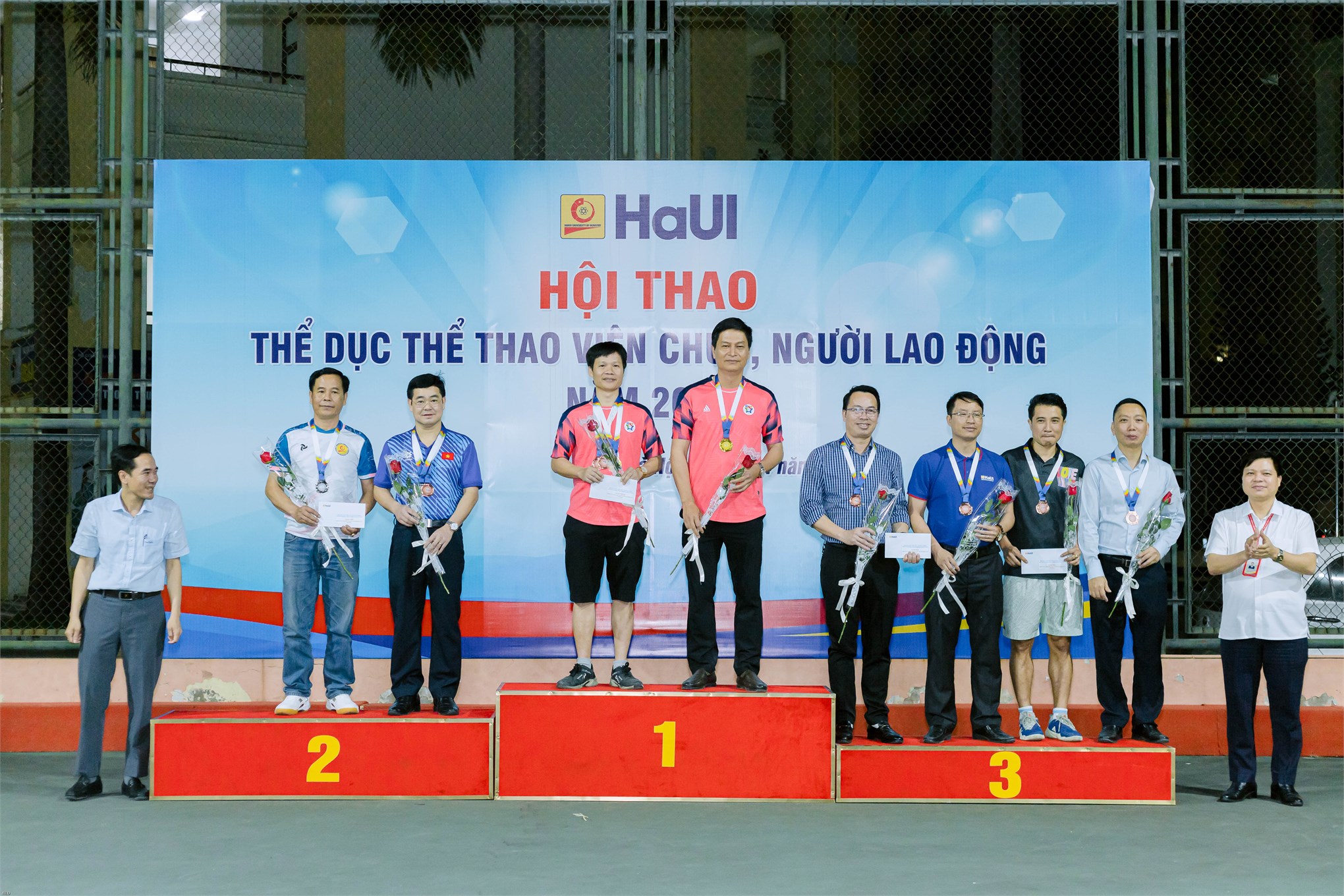 Chiến tích tự hào của thầy và trò Liên quân Đội 3: Khoa Lý luận chính trị - Pháp luật Trường Điện – Điện tử, Phòng TT Giáo dục, TT Công nghệ Ô tô và Đào tạo lái xe, TT Đào tạo Sau đại học tại Hội thao Trường Đại học Công nghiệp Hà Nội 2025