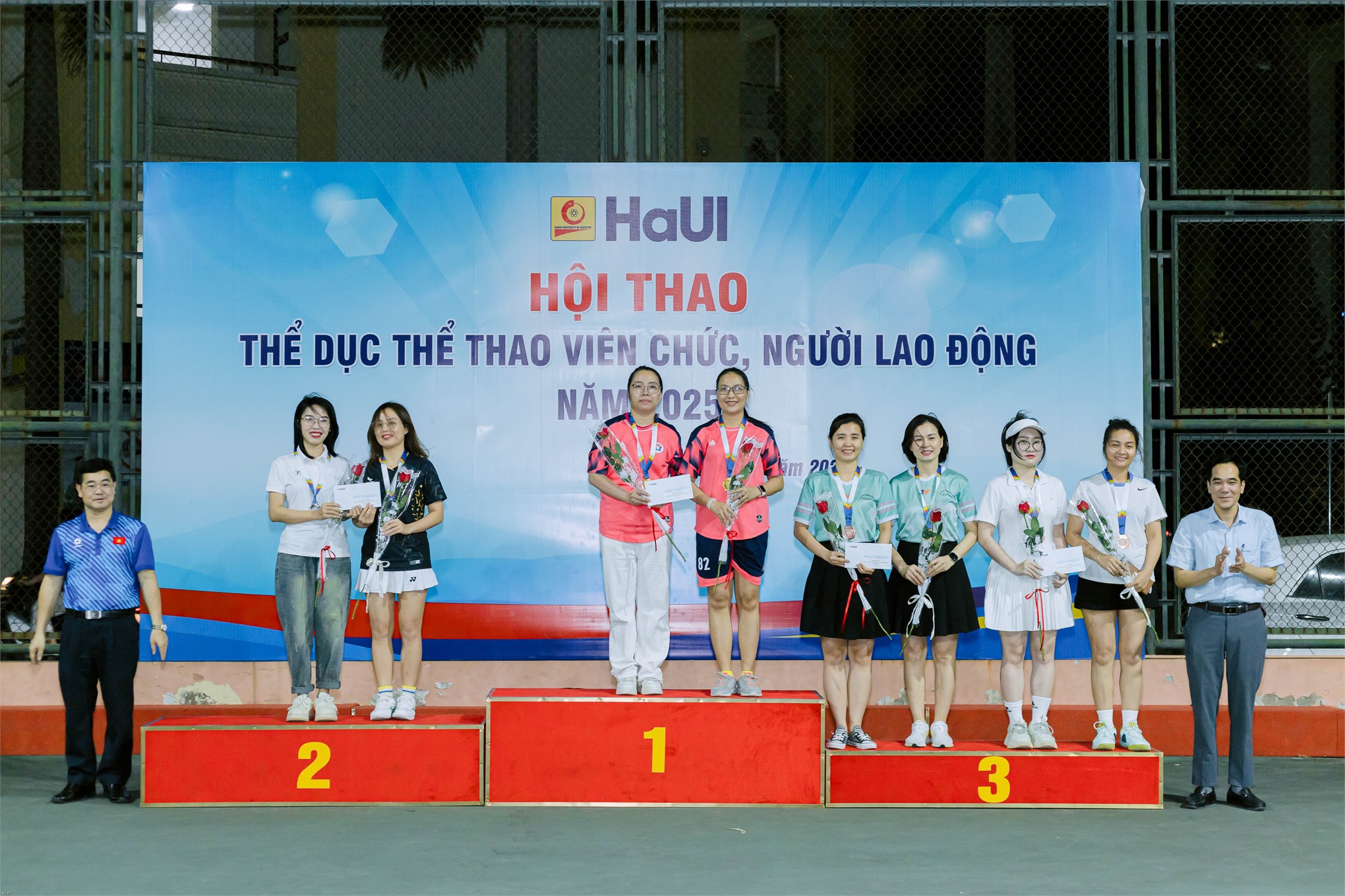 Chiến tích tự hào của thầy và trò Liên quân Đội 3: Khoa Lý luận chính trị - Pháp luật Trường Điện – Điện tử, Phòng TT Giáo dục, TT Công nghệ Ô tô và Đào tạo lái xe, TT Đào tạo Sau đại học tại Hội thao Trường Đại học Công nghiệp Hà Nội 2025