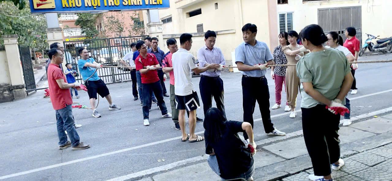 Chiến tích tự hào của thầy và trò Liên quân Đội 3: Khoa Lý luận chính trị - Pháp luật Trường Điện – Điện tử, Phòng TT Giáo dục, TT Công nghệ Ô tô và Đào tạo lái xe, TT Đào tạo Sau đại học tại Hội thao Trường Đại học Công nghiệp Hà Nội 2025