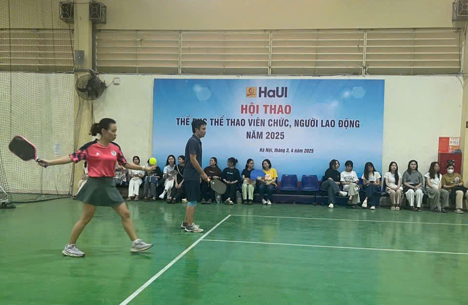 Chiến tích tự hào của thầy và trò Liên quân Đội 3: Khoa Lý luận chính trị - Pháp luật Trường Điện – Điện tử, Phòng TT Giáo dục, TT Công nghệ Ô tô và Đào tạo lái xe, TT Đào tạo Sau đại học tại Hội thao Trường Đại học Công nghiệp Hà Nội 2025