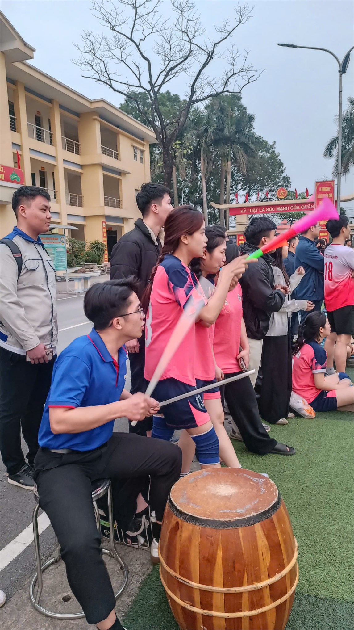 Chiến tích tự hào của thầy và trò Liên quân Đội 3: Khoa Lý luận chính trị - Pháp luật Trường Điện – Điện tử, Phòng TT Giáo dục, TT Công nghệ Ô tô và Đào tạo lái xe, TT Đào tạo Sau đại học tại Hội thao Trường Đại học Công nghiệp Hà Nội 2025
