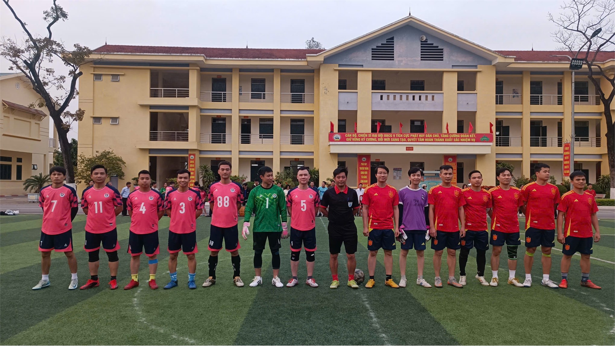 Chiến tích tự hào của thầy và trò Liên quân Đội 3: Khoa Lý luận chính trị - Pháp luật Trường Điện – Điện tử, Phòng TT Giáo dục, TT Công nghệ Ô tô và Đào tạo lái xe, TT Đào tạo Sau đại học tại Hội thao Trường Đại học Công nghiệp Hà Nội 2025