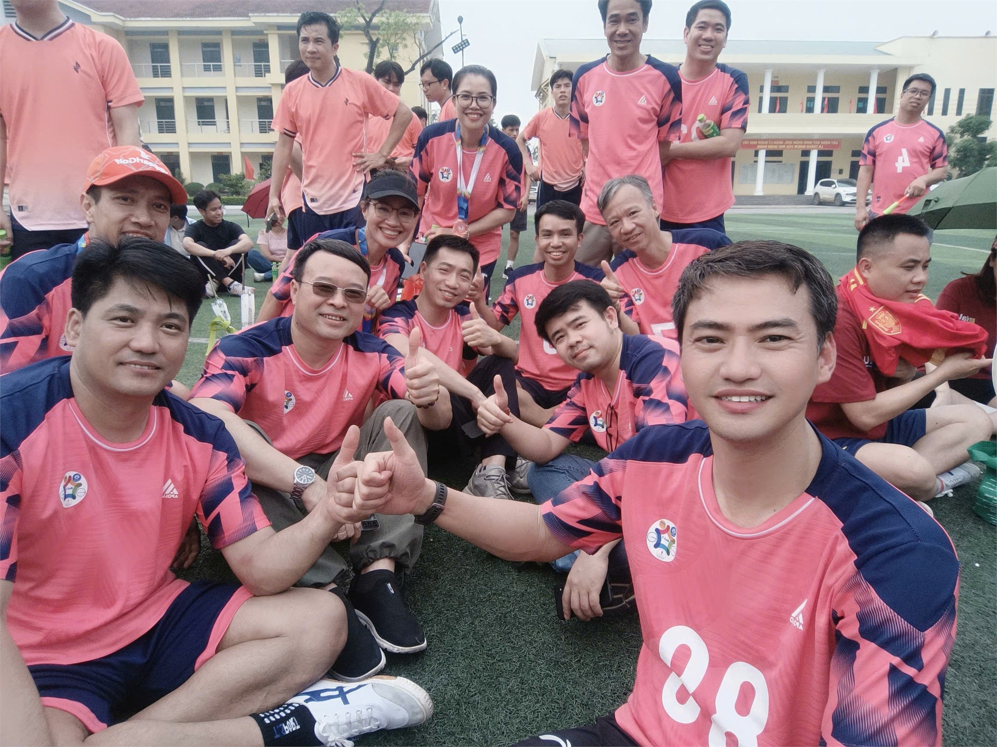Chiến tích tự hào của thầy và trò Liên quân Đội 3: Khoa Lý luận chính trị - Pháp luật Trường Điện – Điện tử, Phòng TT Giáo dục, TT Công nghệ Ô tô và Đào tạo lái xe, TT Đào tạo Sau đại học tại Hội thao Trường Đại học Công nghiệp Hà Nội 2025