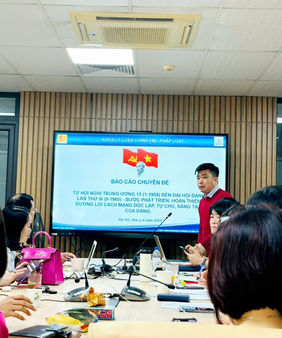 Ba chuyên đề chuyên sâu tại Hội nghị báo cáo chuyên đề đợt 1 năm học 2024-2025 Khoa Lý luận Chính trị - Pháp luật đã để lại dấu ấn sâu đậm về giá trị nghiên cứu và kinh nghiệm giảng dạy