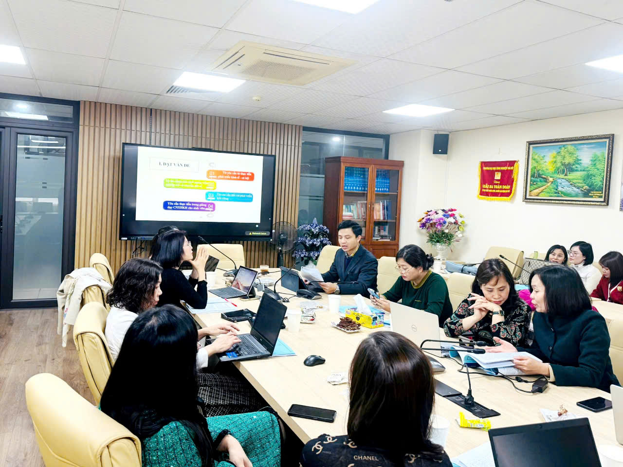 Ba chuyên đề chuyên sâu tại Hội nghị báo cáo chuyên đề đợt 1 năm học 2024-2025 Khoa Lý luận Chính trị - Pháp luật đã để lại dấu ấn sâu đậm về giá trị nghiên cứu và kinh nghiệm giảng dạy