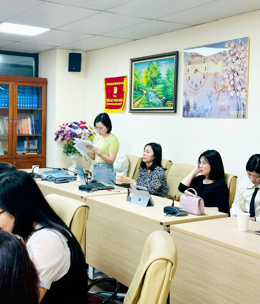 Ba chuyên đề chuyên sâu tại Hội nghị báo cáo chuyên đề đợt 1 năm học 2024-2025 Khoa Lý luận Chính trị - Pháp luật đã để lại dấu ấn sâu đậm về giá trị nghiên cứu và kinh nghiệm giảng dạy