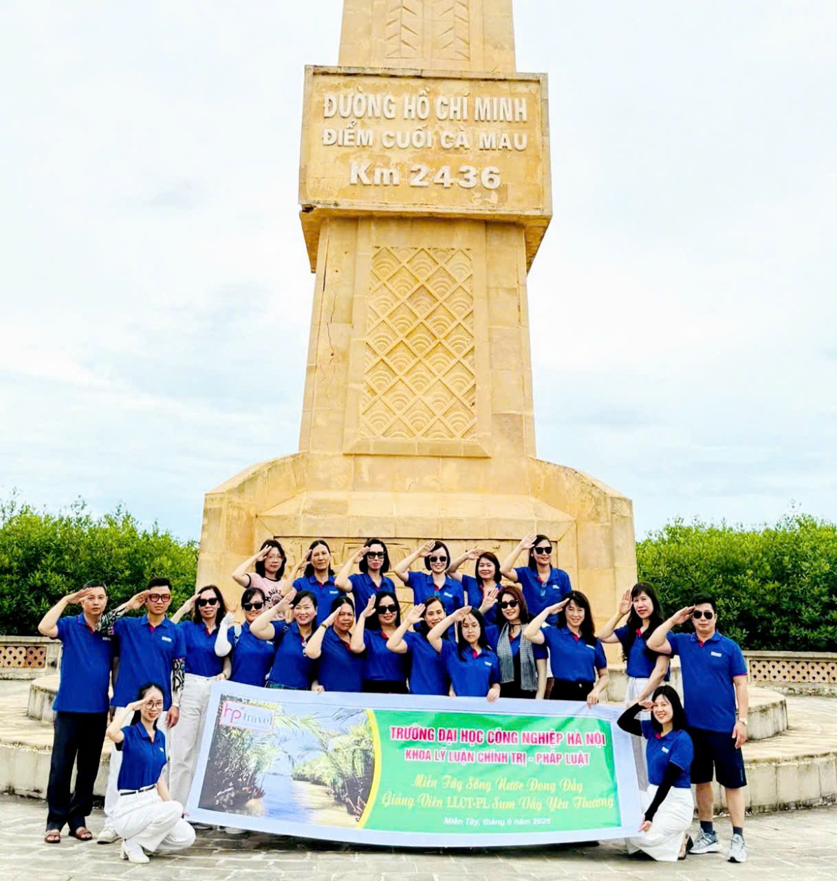 Những dấu ấn trong chuyến tham quan, học tập bồi dưỡng hè năm 2025 của cán bộ, giảng viên Khoa Lý luận Chính trị - Pháp luật