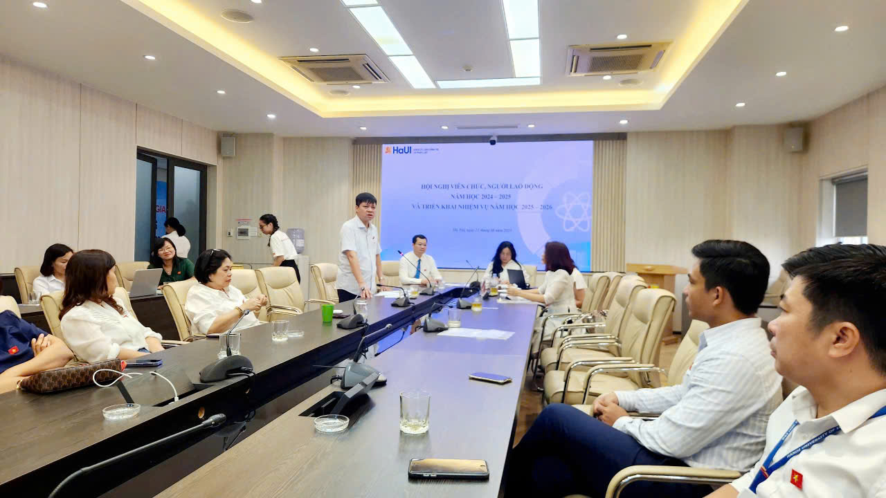 Hội nghị viên chức, người lao động, tổng kết năm học 2024-2025 và triển khai nhiệm vụ năm học 2025-2026
