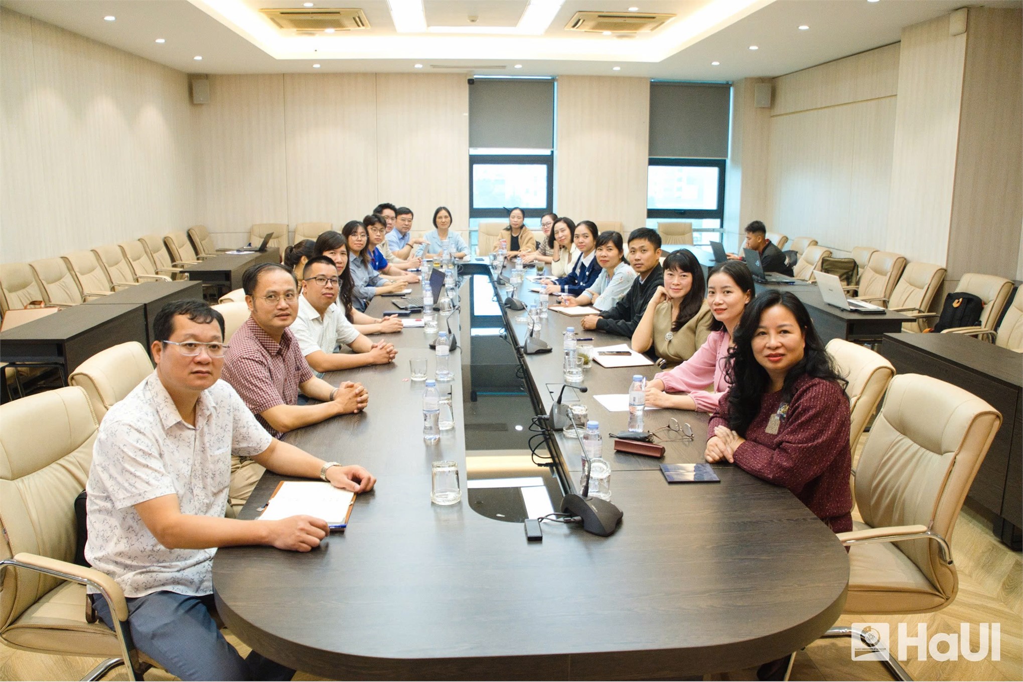 Giảng viên Khoa Lý luận Chính trị - Pháp luật tích cực tham gia đợt tập huấn bồi dưỡng lý luận chính trị năm 2025