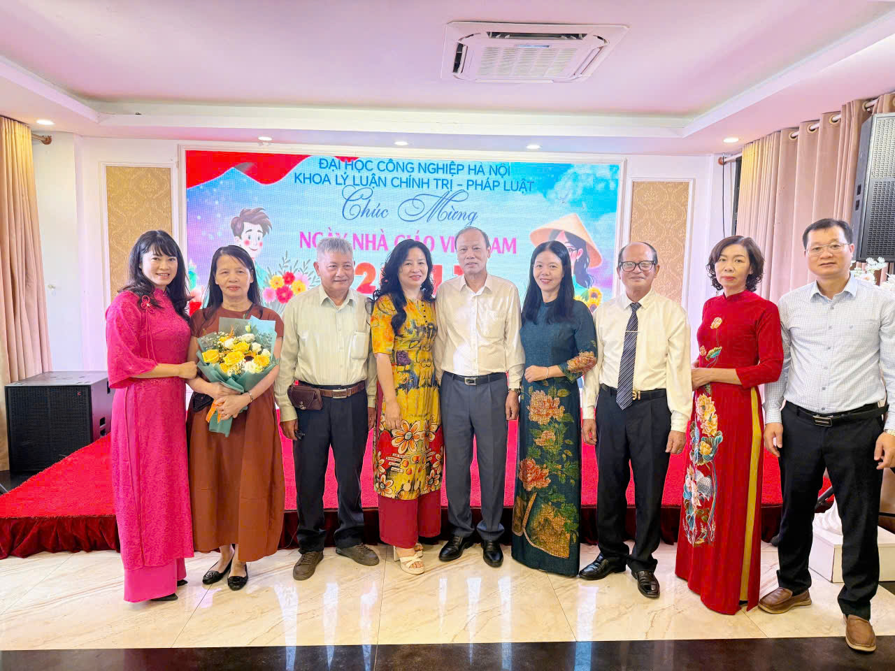 Khoa Lý luận Chính trị - Pháp luật hân hoan chào mừng Ngày Nhà giáo Việt Nam 20/11