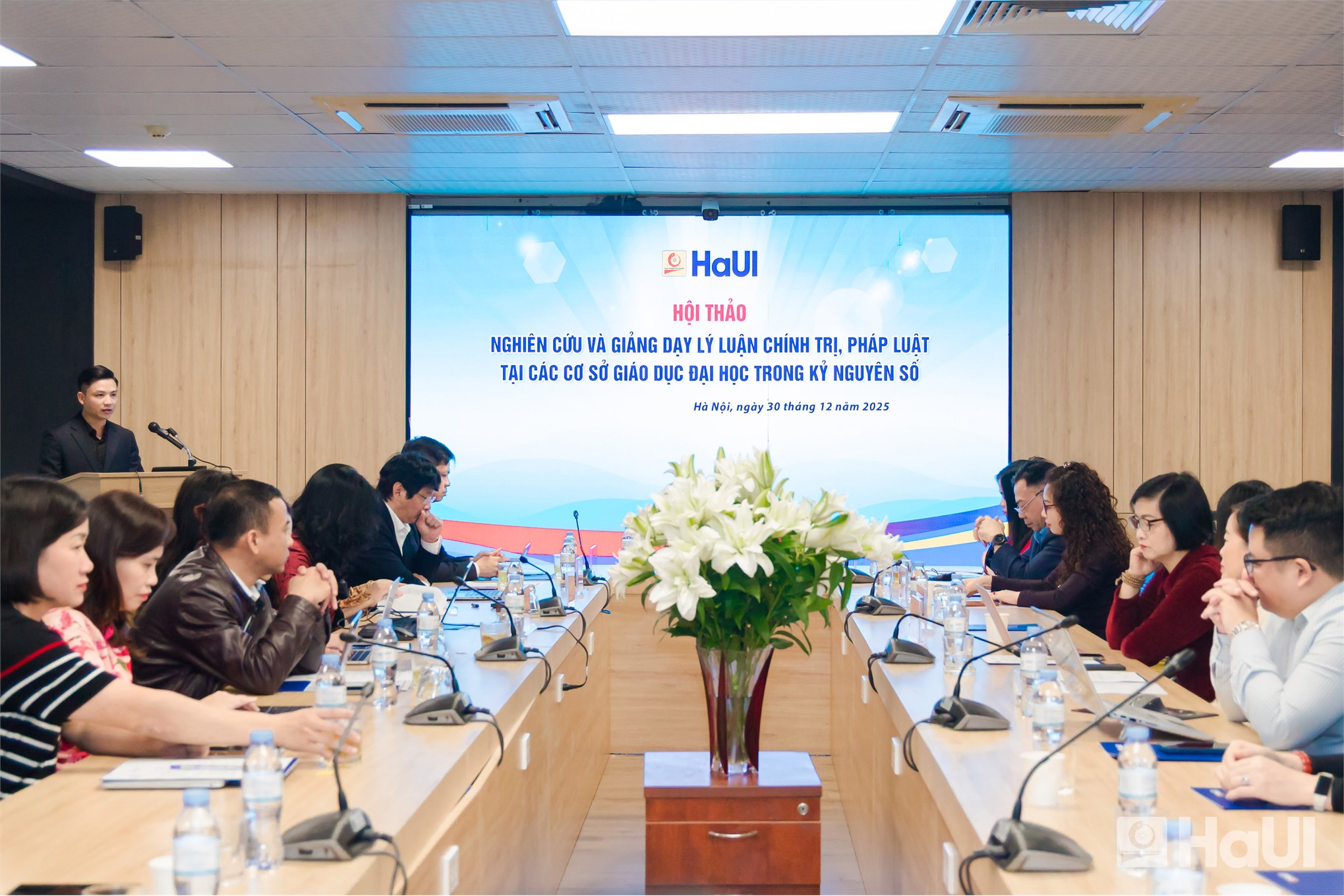 “Nghiên cứu và giảng dạy lý luận chính trị, pháp luật tại các cơ sở giáo dục đại học trong kỷ nguyên số” – Hội thảo khoa học HaUi 2025