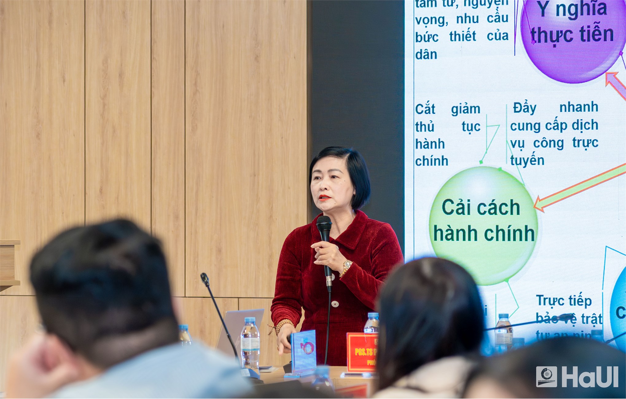 “Nghiên cứu và giảng dạy lý luận chính trị, pháp luật tại các cơ sở giáo dục đại học trong kỷ nguyên số” – Hội thảo khoa học HaUi 2025