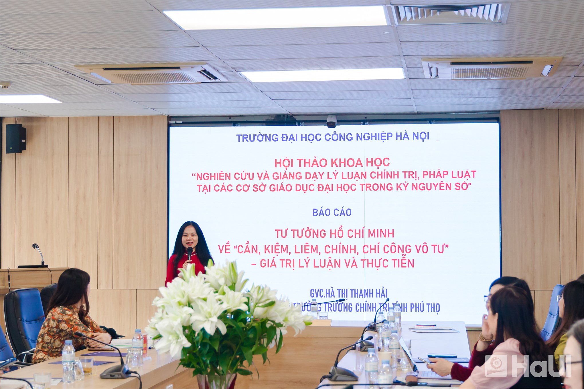 “Nghiên cứu và giảng dạy lý luận chính trị, pháp luật tại các cơ sở giáo dục đại học trong kỷ nguyên số” – Hội thảo khoa học HaUi 2025