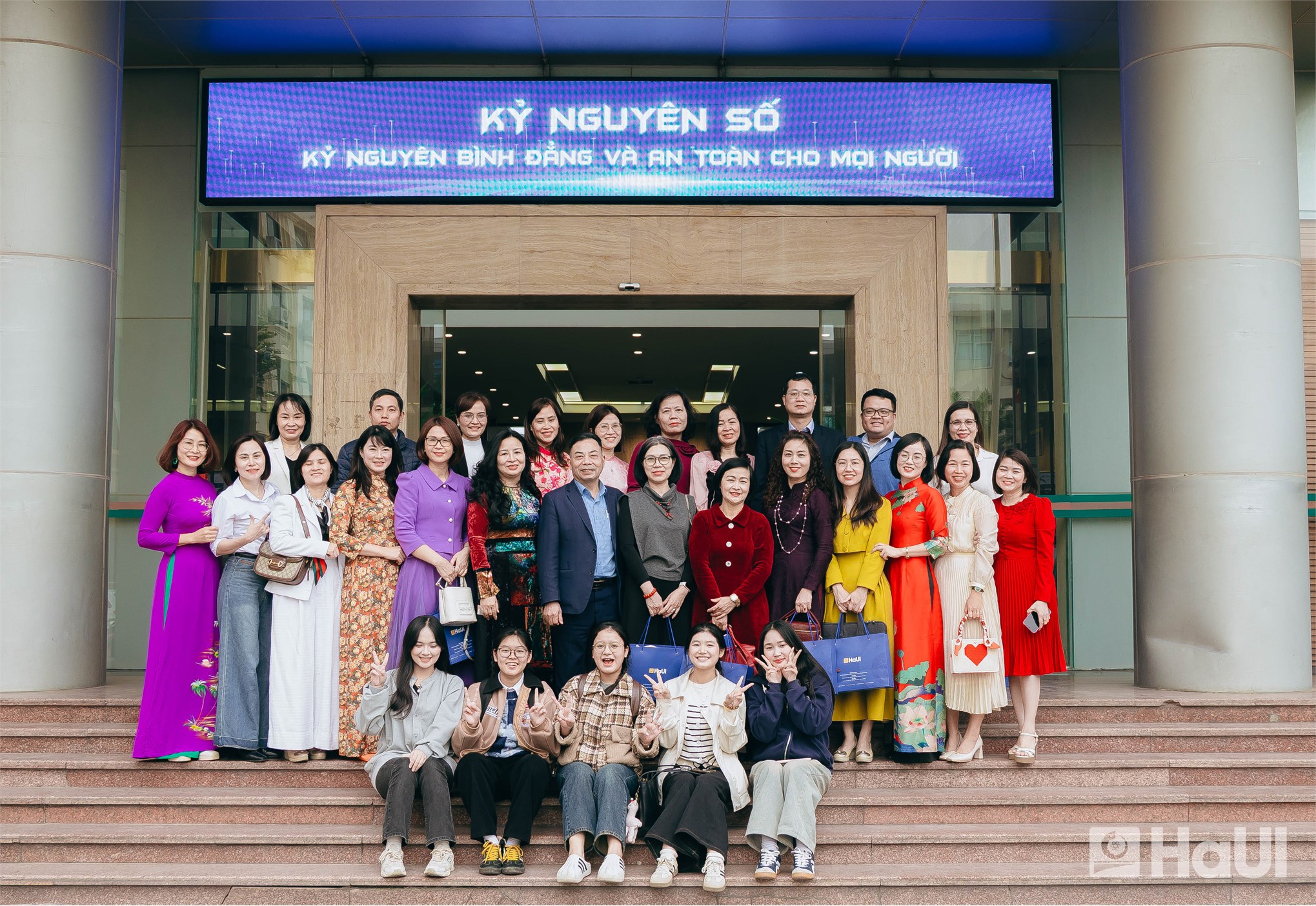 “Nghiên cứu và giảng dạy lý luận chính trị, pháp luật tại các cơ sở giáo dục đại học trong kỷ nguyên số” – Hội thảo khoa học HaUi 2025