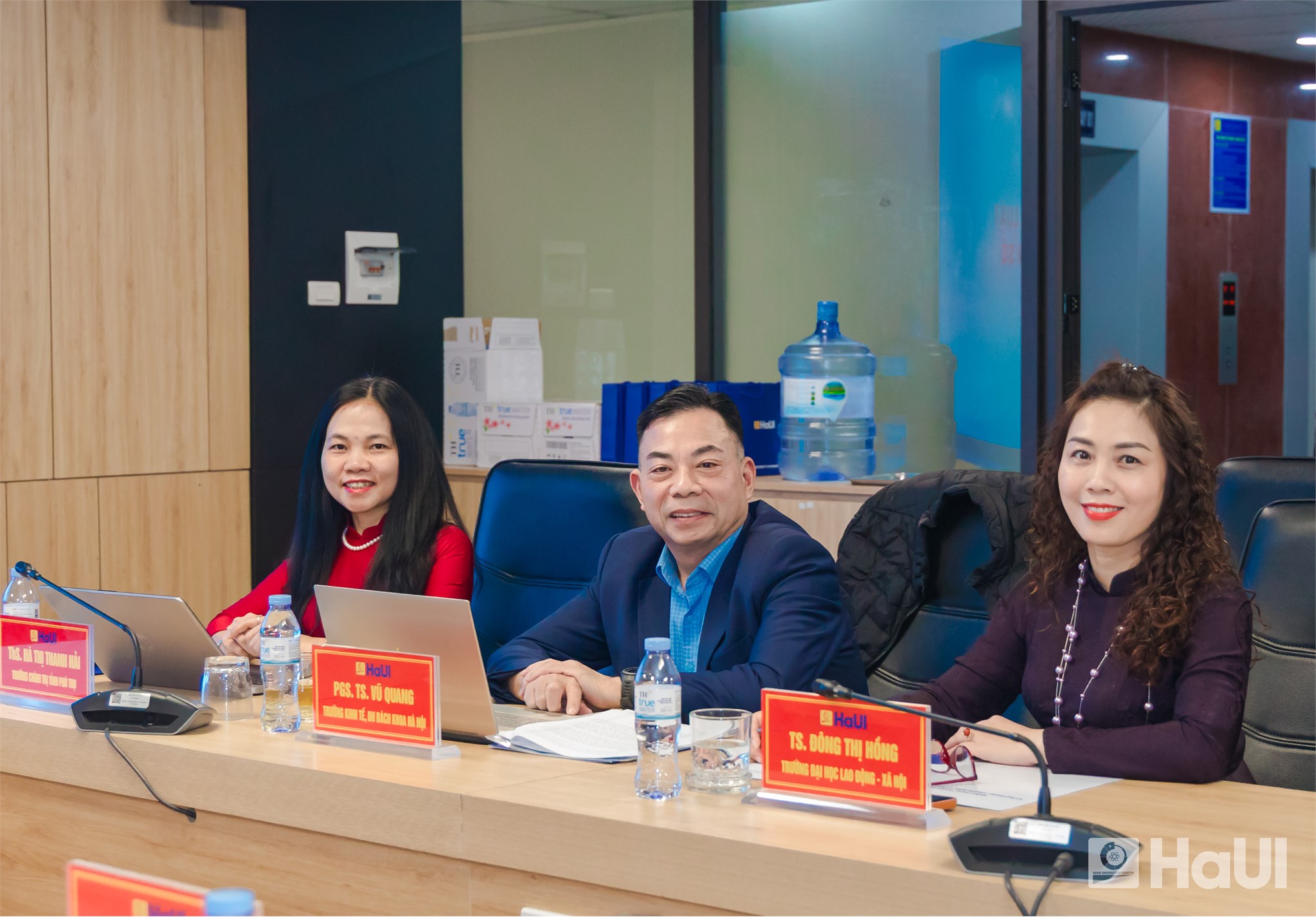 “Nghiên cứu và giảng dạy lý luận chính trị, pháp luật tại các cơ sở giáo dục đại học trong kỷ nguyên số” – Hội thảo khoa học HaUi 2025