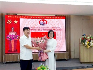 Chi bộ Khoa Lý luận Chính trị - Pháp luật tổ chức kết nạp quần chúng Nguyễn Nữ Huyền trở thành đảng viên thứ 32 của Chi bộ