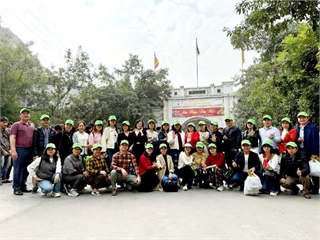 Chi bộ Khoa Lý luận Chính trị - Pháp luật tổ chức chuyến thực tế giáo dục truyền thống tại khu di tích Bạch Đằng Giang (Hải Phòng)