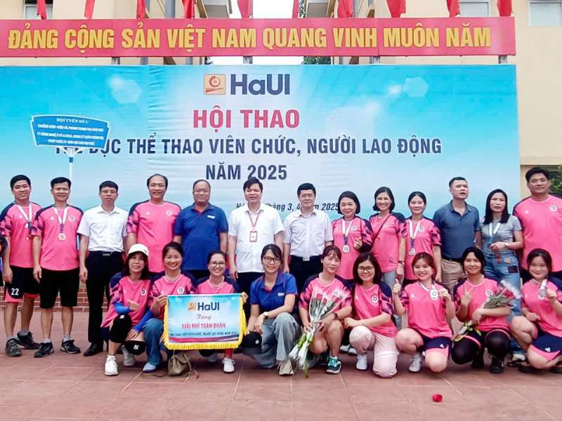 Chiến tích tự hào của thầy và trò Liên quân Đội 3: Khoa Lý luận chính trị - Pháp luật Trường Điện – Điện tử, Phòng TT Giáo dục, TT Công nghệ Ô tô và Đào tạo lái xe, TT Đào tạo Sau đại học tại Hội thao Trường Đại học Công nghiệp Hà Nội 2025