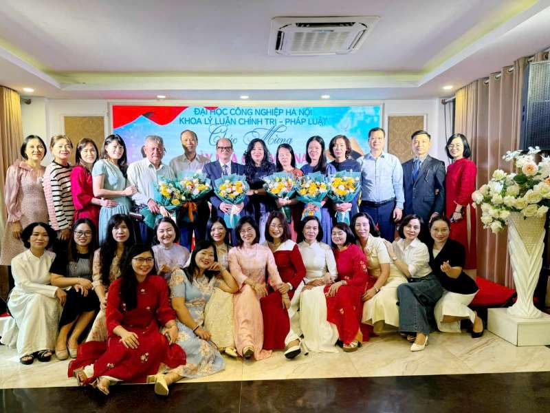 Khoa Lý luận Chính trị - Pháp luật hân hoan chào mừng Ngày Nhà giáo Việt Nam 20/11